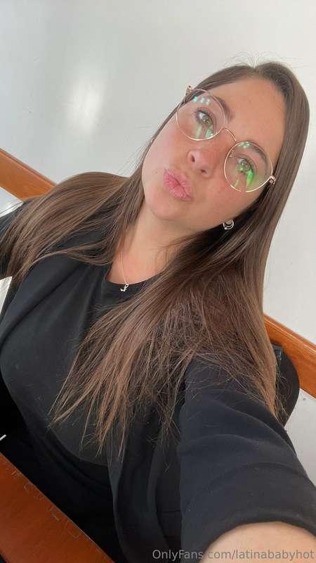 last working day of the week 
😇🙃🙃🙃

With or without glasses?..