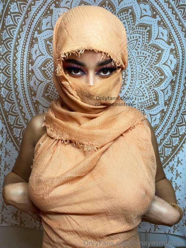 Feeling like a desert queen🥰😝