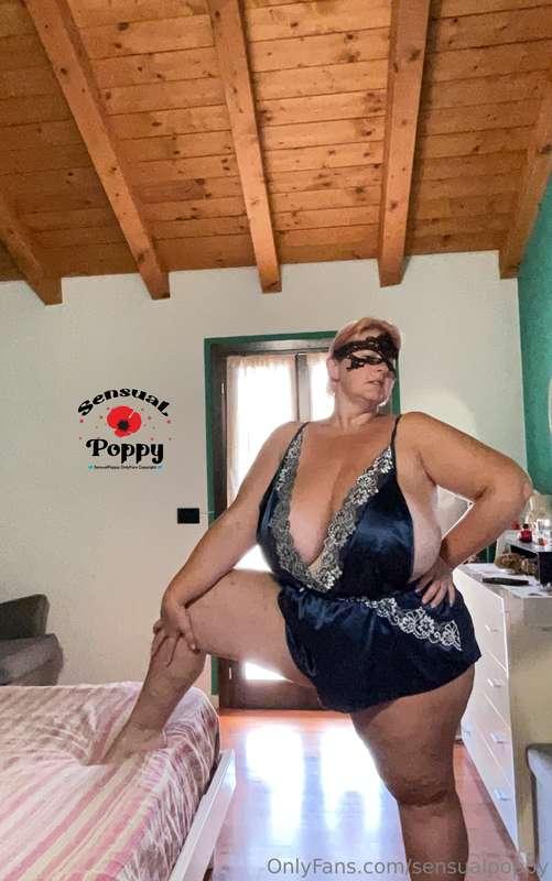 sensualpoppy image #0