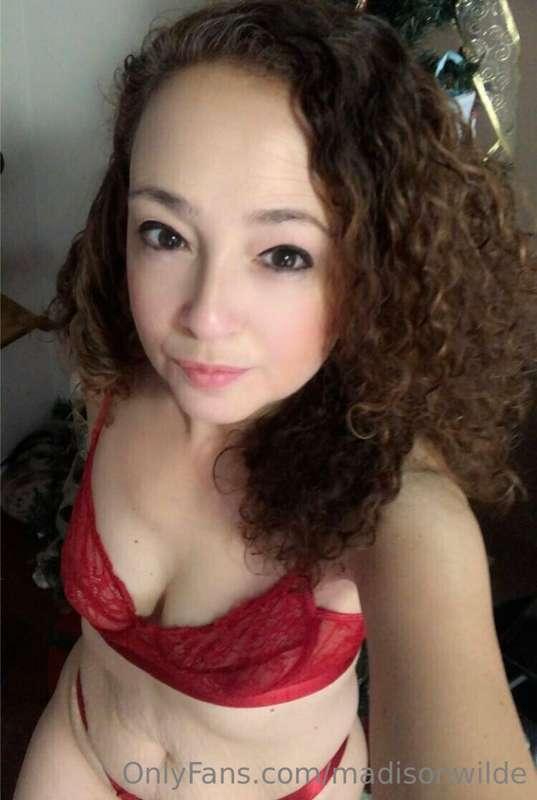 I am up late tonight…wanna play?😏😈
