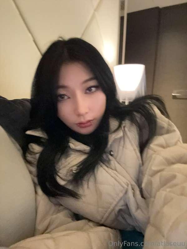 It's cold can I steal your warmth 🥺?