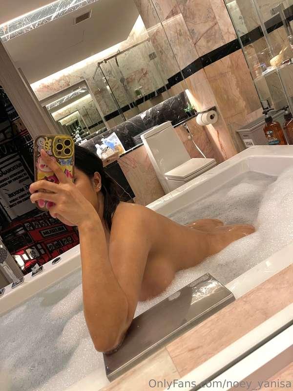 อาบนำ้ด้วยกันไหม