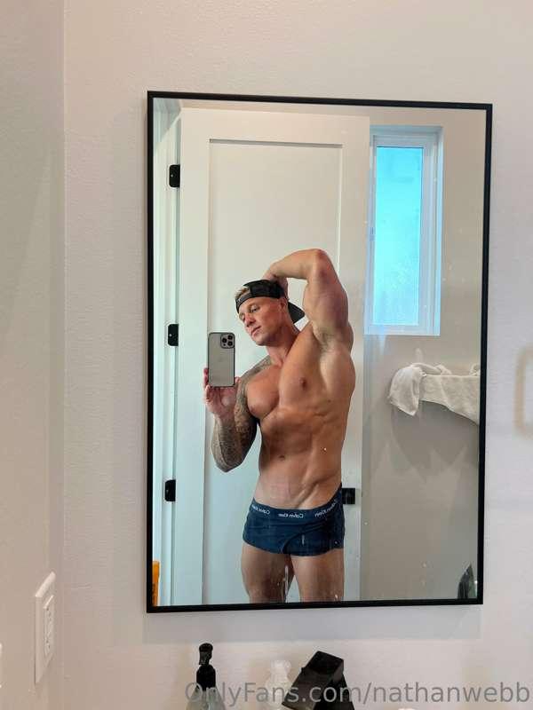 Good Morning, let’s stay in bed 🛌 💦