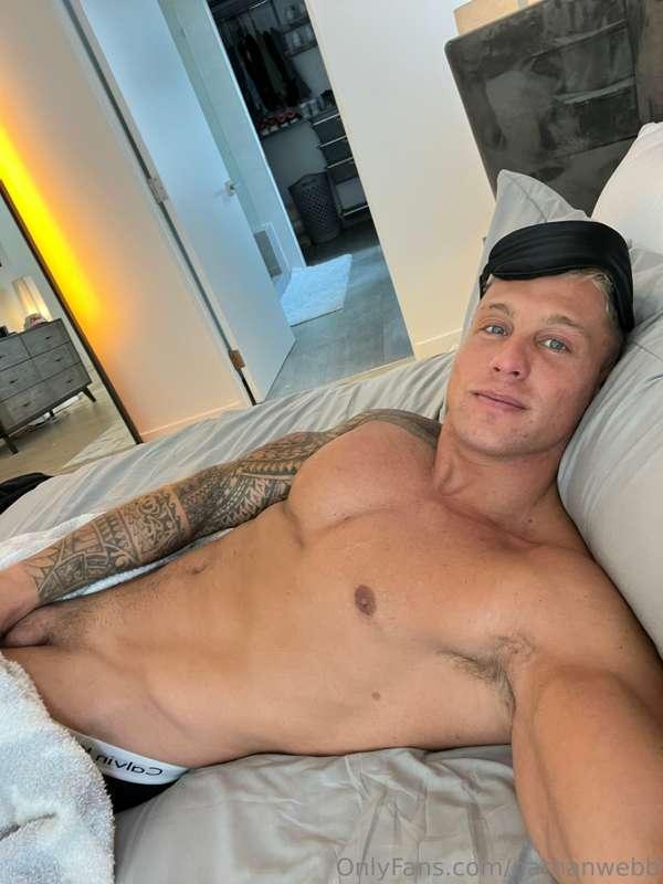 Breakfast in bed or breakfast + head 😇
