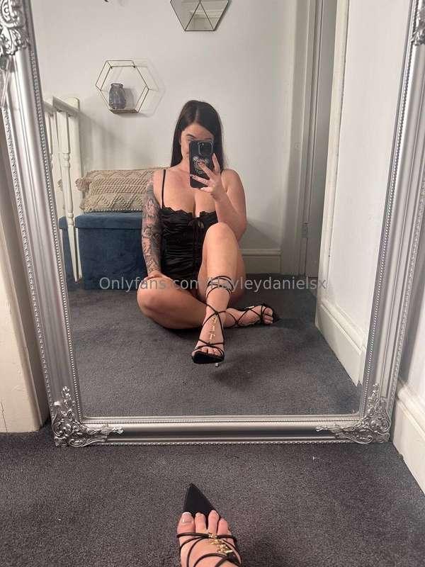 Would you take me on a date night? xx 