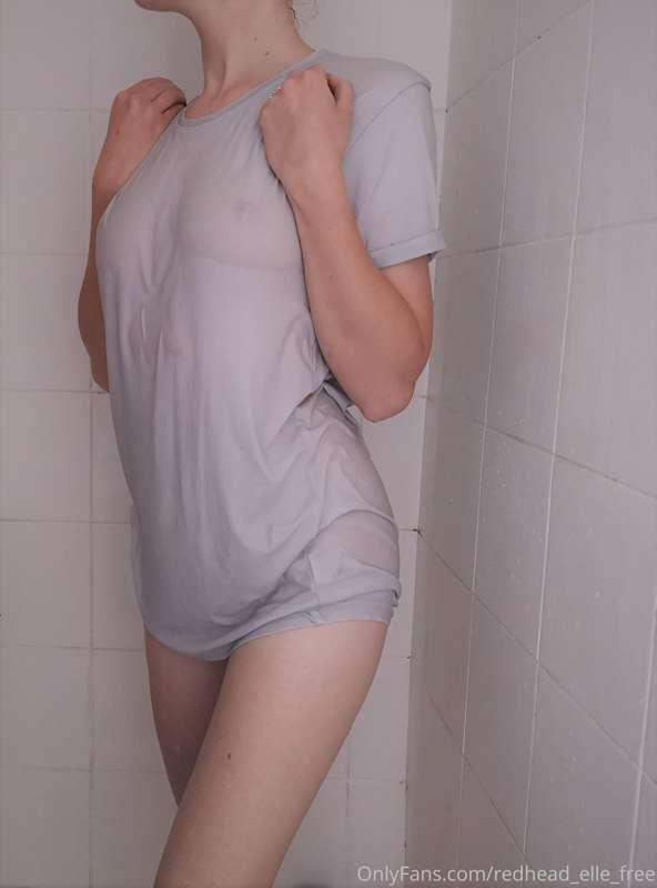 Getting soaked bathing the dog = photo opportunity