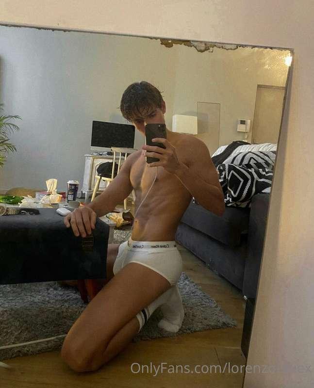 Home workout sessions allows me to stay in my underwear 😏