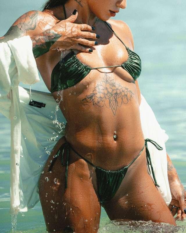 My hot body that you can touch 😘🔥🔥
