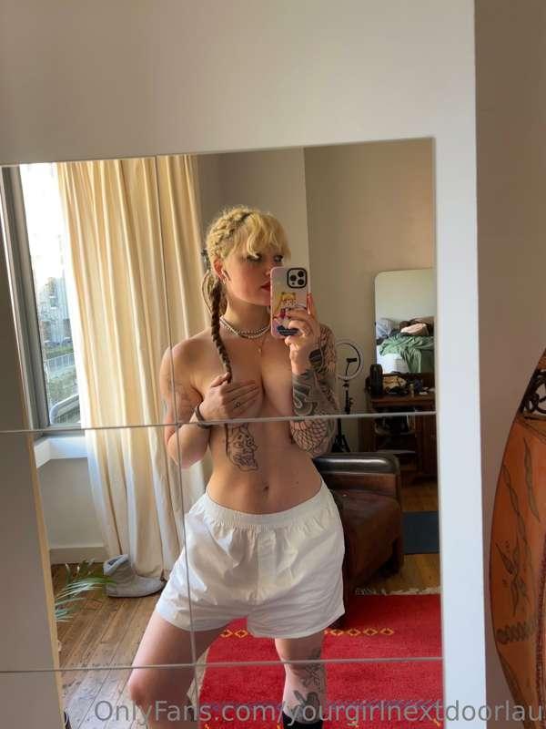 For all my new fans: hi 😊❤️