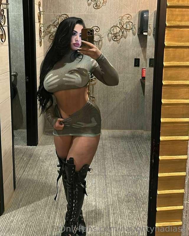 I wear this to tell u where I want ur hands