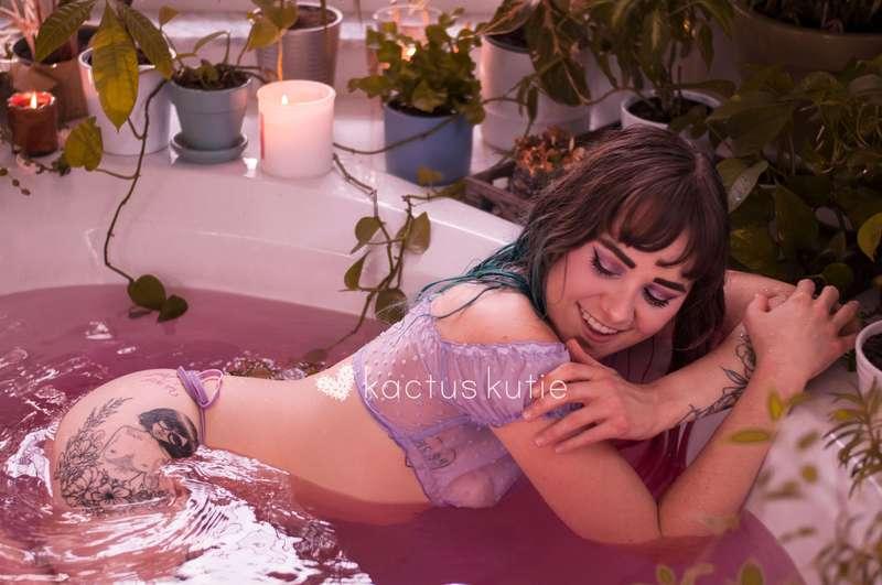 ✨ throwback thursday ✨

one of my favorites: the bath angel photo shoot 📸😇🛁🌿💕

(part 1)