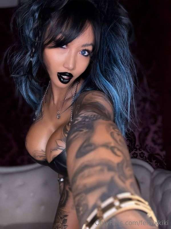 I’ll kiss you like I love you… then make you earn the next o..