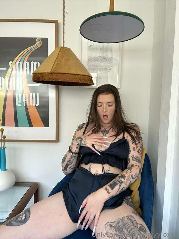 Im such a filthy fucking whore, all I’m good for is being ra..