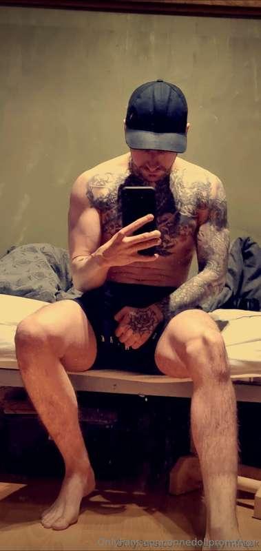 @tattedgymfreak New to onlyfans, need new friends 👀 straight..