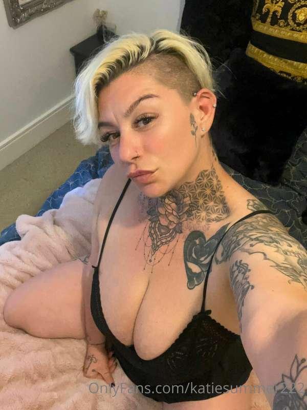 Online for sexting chat, voice notes and Naughtiness just ti..