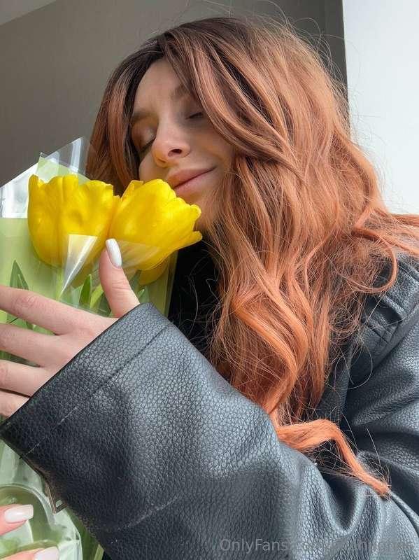 Don't be my garden paradise. Be my flower of love 🫶🩷💋