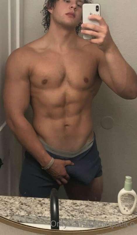 I usually don't do these but FUCK LOOK AT HIS ASS 😳🥵. He has..