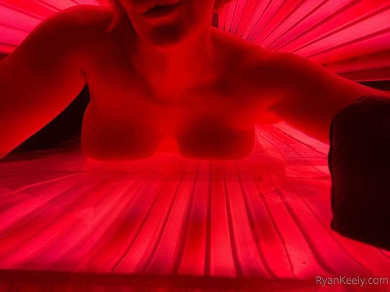 ***Do you like my naughty tanning booth pics? Should I take ..