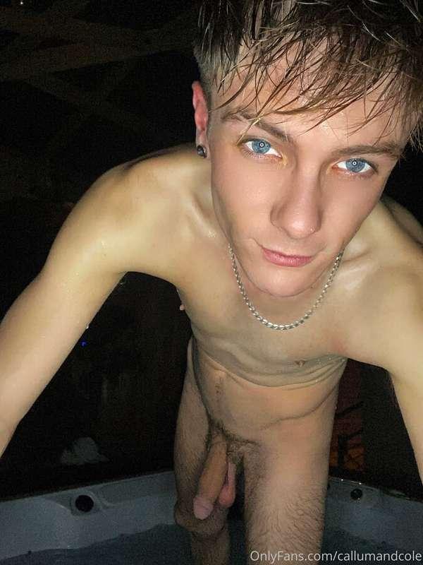 CUM in the hot tub with me ?😉💦