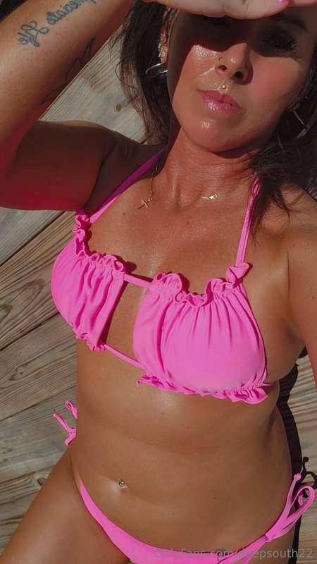 Getting some vitamin D, wanna join me?🩷