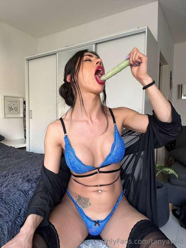 **@aly_ts will make u addicted to her BIG and JUICY 🍆🌶🍌 

SU..