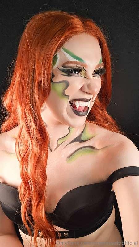 🌹Vampire/Siren makeup experiment from earlier this week whil..