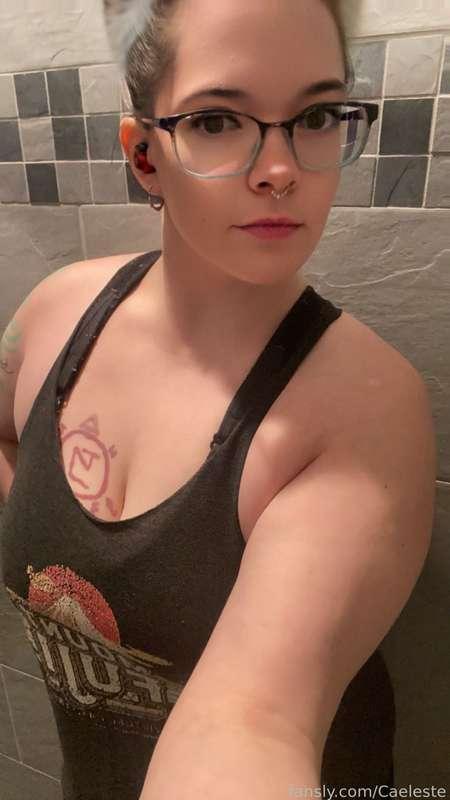 Supply isn’t cooperating with me today because of my cycle. But gonna try and pump as much as I can today. #Hucow #lactation #lactating #hugetits #naturaltits #gym #exercise 