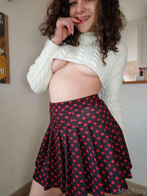Do you think this sweater is a bit too short maybe? I like i..