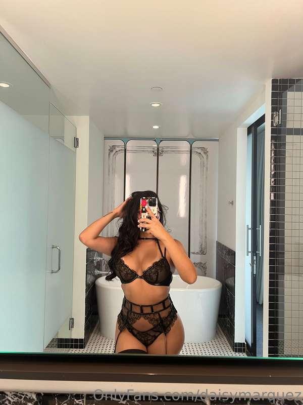 on friday’s, we get sexy.. 🖤