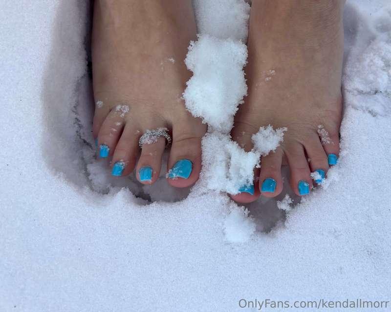 Making snow angels with my toes  
( X 19  Photos )
