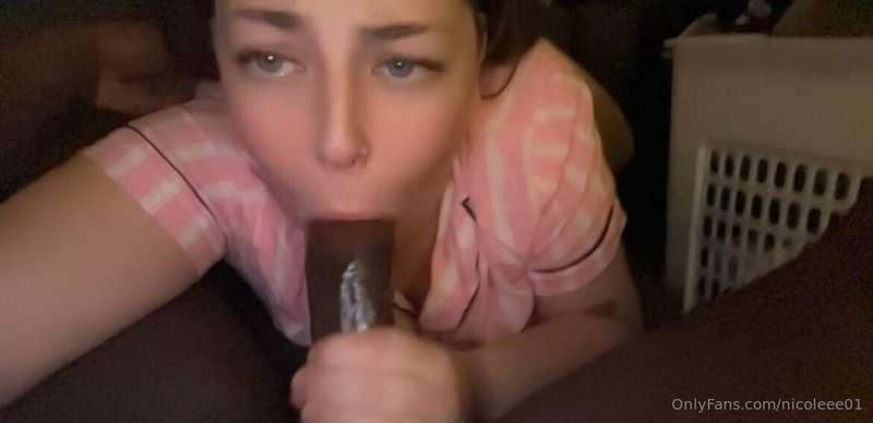 He woke me up to swallow his dick and that’s what I did 😍