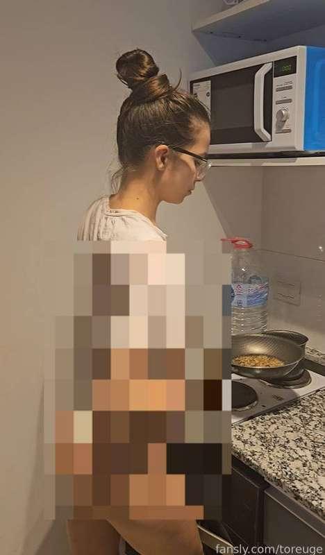 This is how I cook in panties. "Booty Cooking" 🍑 🧐

#butt #booty #cute #glasses #ass