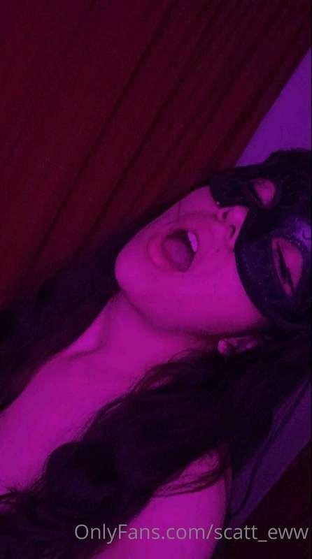 Is it hot? 🔥 Or is it that my body is asking me for sex? 🖤🖤