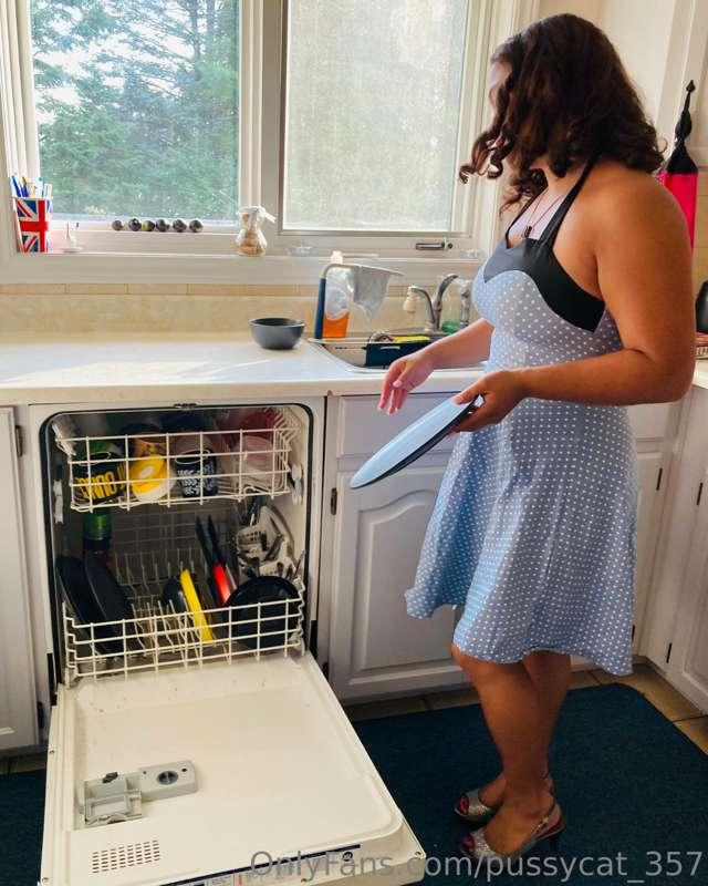 Knock knock 😋 did someone order a 1950’s housewife? 😍