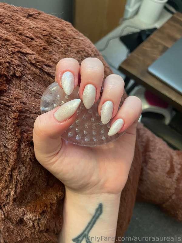 new manicure! i got some new gels in and im having lots of f..