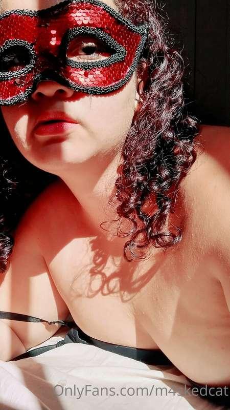 would you like to have me in your bed? 💦😏