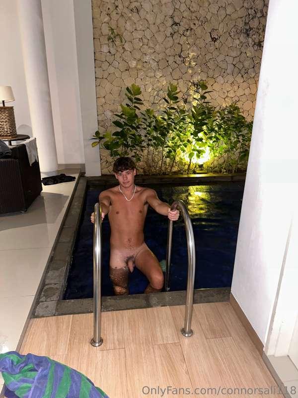 Are you cumming for a Swim 🌊💦