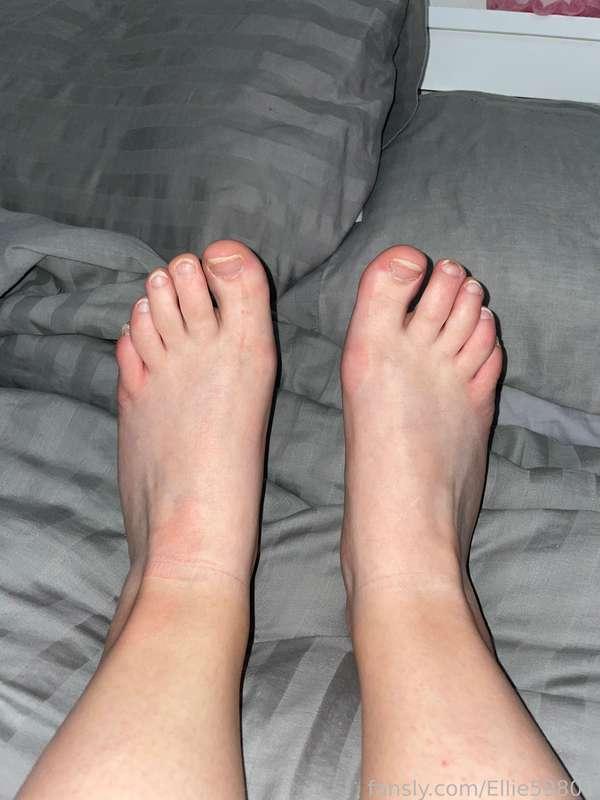 some feet pics 😍🦶🏻 #fyp #feet #footfetish #foot #fetish #soles #toes #legs #hot #sexy #horny #pawg