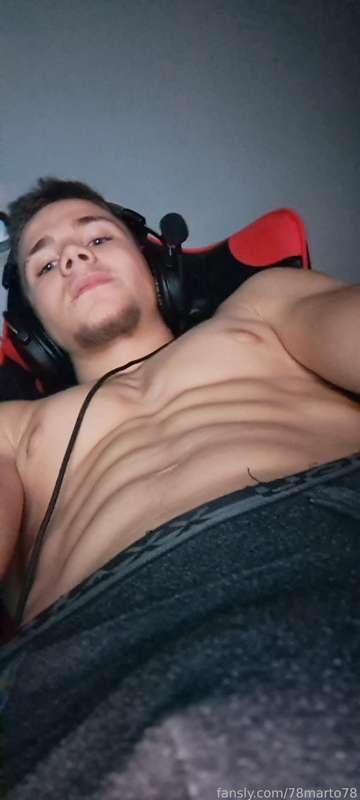 😁 