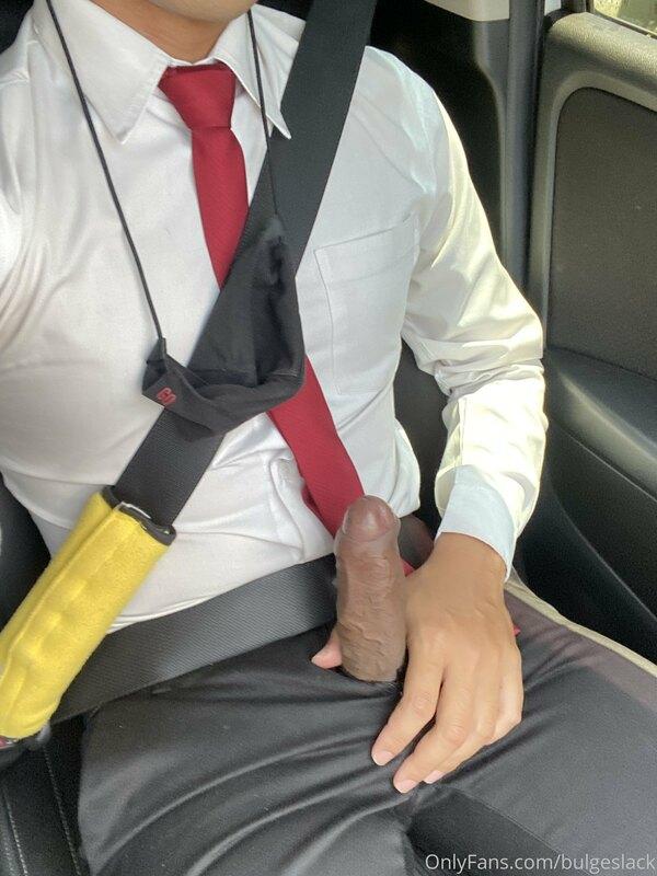 มานั่งรถเล่นด้วยกันมั้ยคับ ?
Wanna take a ride?