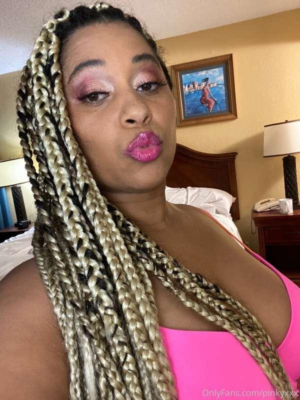 TGIF! Cum and let's have fun in the DMs 🩷😘