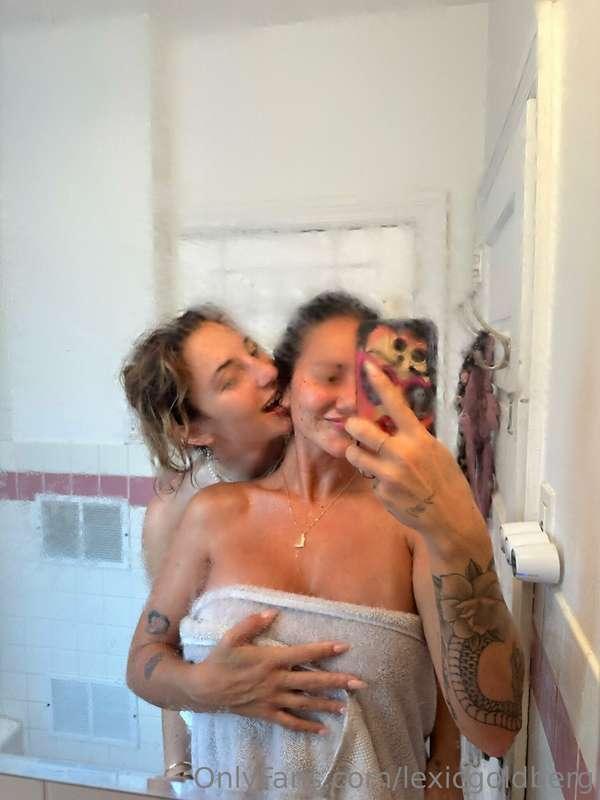 I eat her pussy till she cums on my tongue 💦💦