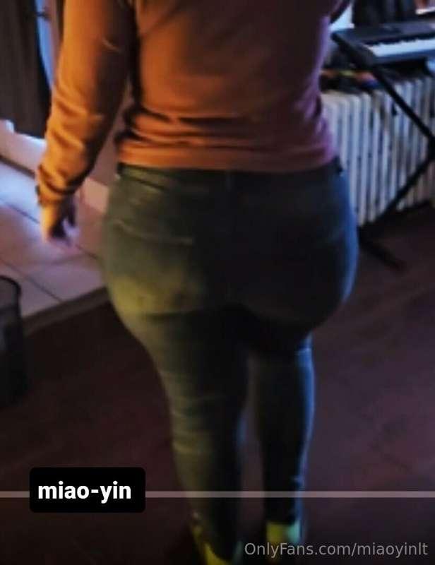 a pic of my new video..😈😘