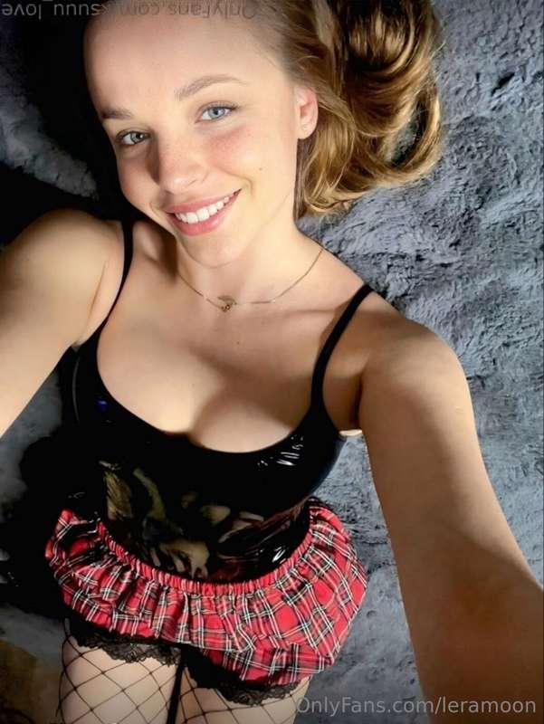 FREE SUBS😋 This sweetie 🌸 with natural bubs is alone for a l..