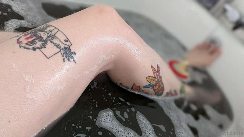 Goth bath > normal bath