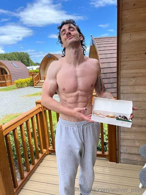 I’ll trade one of my donuts for yours!🍩👅