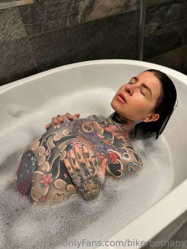 Take a bath with me? Lets make a tidal wave💦