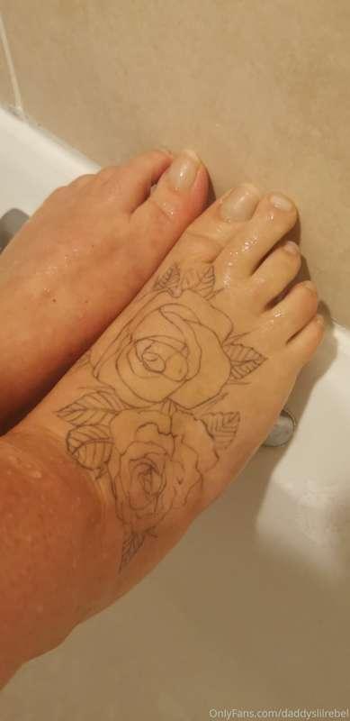 # ***👣FOOT FETISH ANYONE!?👣***
**💋I Got The Tiniest Toes In ..