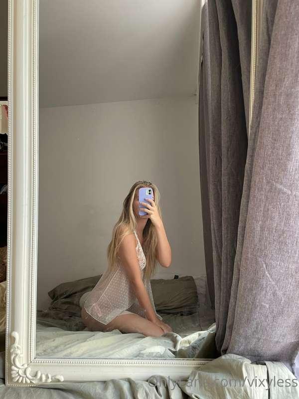 Need something to sit on 🍑🤍