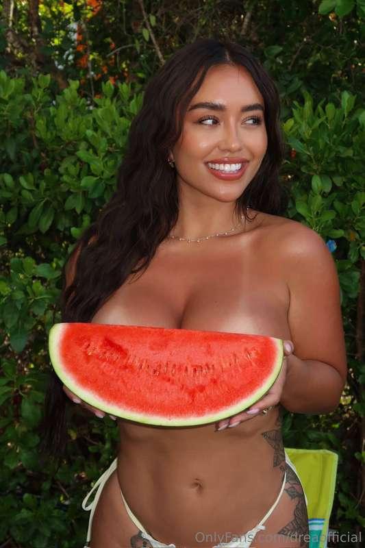 What's juicier here? Me or the 🍉????